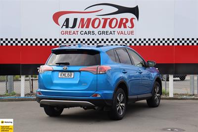 2017 Toyota RAV4 - Thumbnail