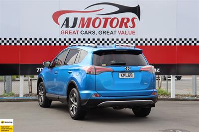 2017 Toyota RAV4 - Thumbnail
