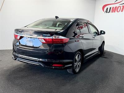 2015 Honda Grace - Thumbnail