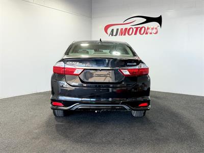 2015 Honda Grace - Thumbnail