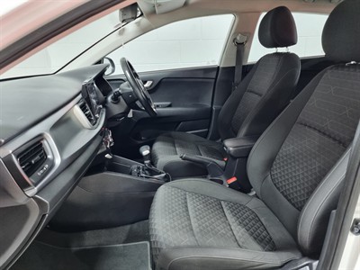 2020 Kia Rio - Thumbnail