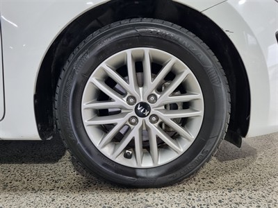 2020 Kia Rio - Thumbnail