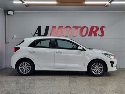 2020 Kia Rio - Thumbnail