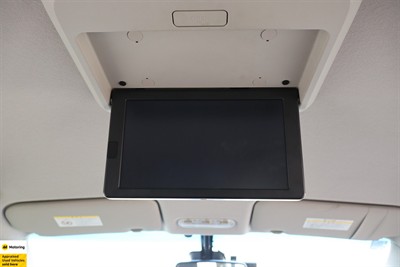 2015 Nissan Serena - Thumbnail