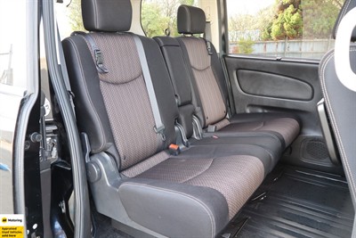 2015 Nissan Serena - Thumbnail