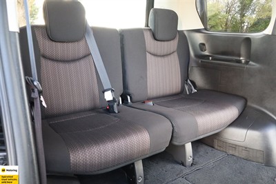 2015 Nissan Serena - Thumbnail