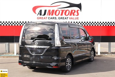2015 Nissan Serena - Thumbnail