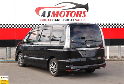 2015 Nissan Serena - Thumbnail