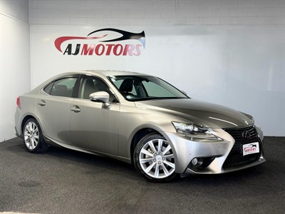 2014 Lexus IS 300h - Thumbnail