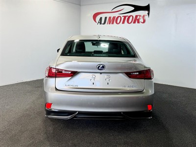 2014 Lexus IS 300h - Thumbnail