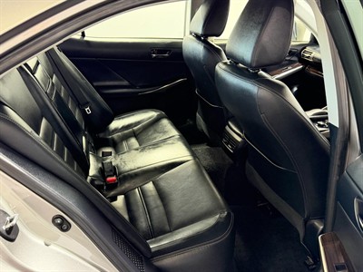 2014 Lexus IS 300h - Thumbnail