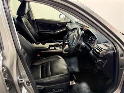 2014 Lexus IS 300h - Thumbnail