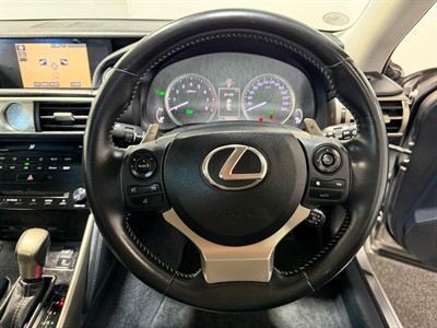 2014 Lexus IS 300h - Thumbnail