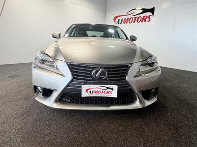 2014 Lexus IS 300h - Thumbnail