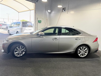 2014 Lexus IS 300h - Thumbnail