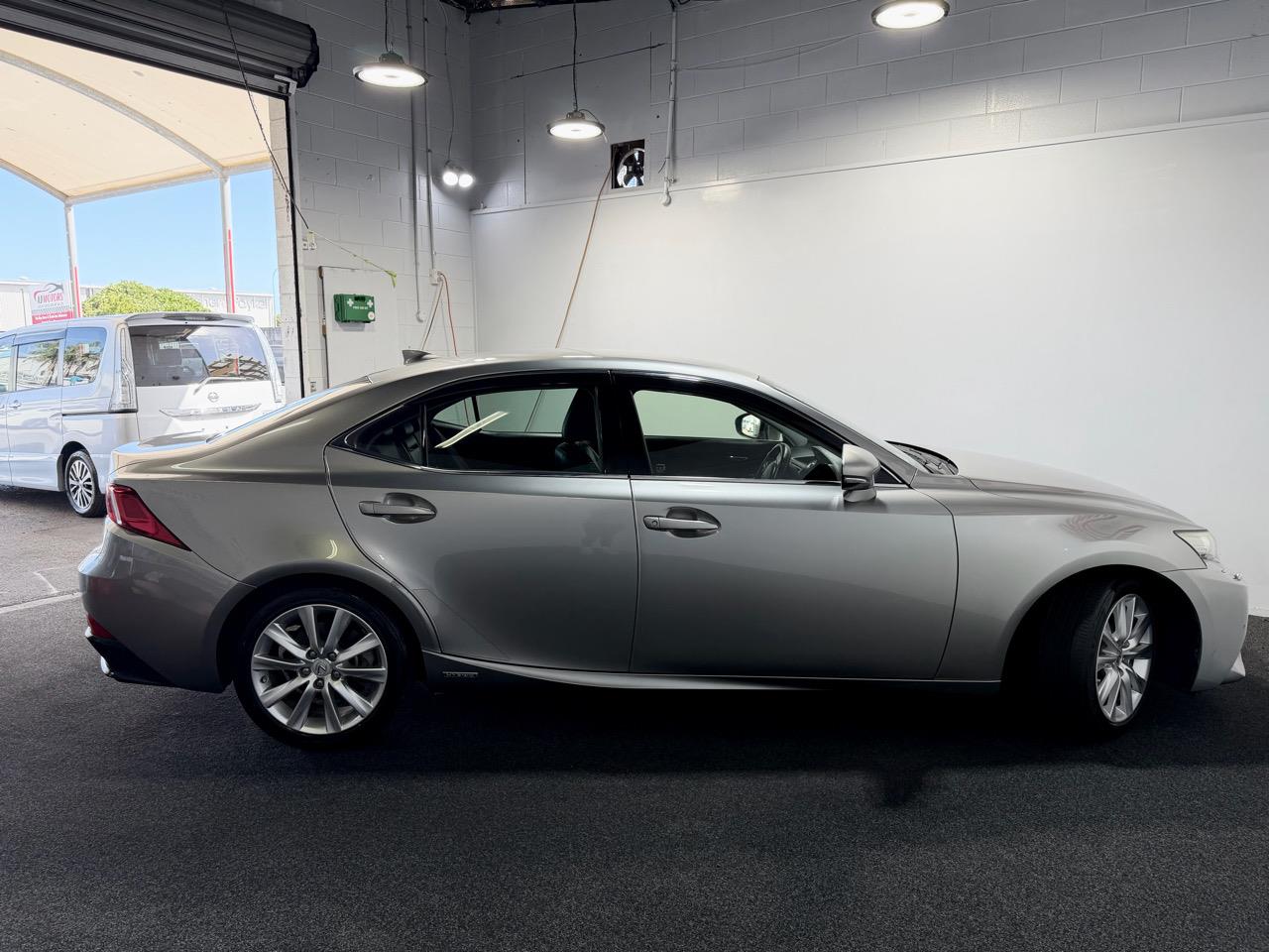 2014 Lexus IS 300h