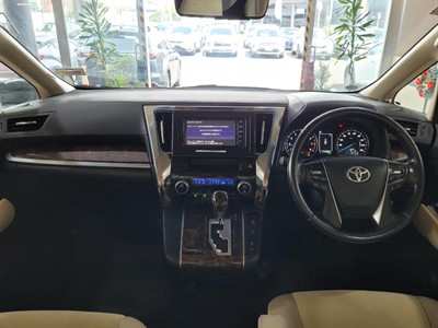 2019 Toyota Alphard - Thumbnail