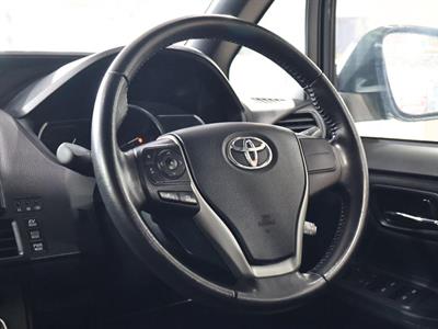 2014 Toyota Voxy - Thumbnail