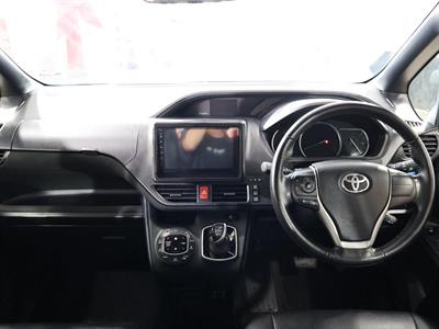 2014 Toyota Voxy - Thumbnail