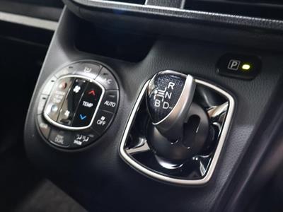 2014 Toyota Voxy - Thumbnail