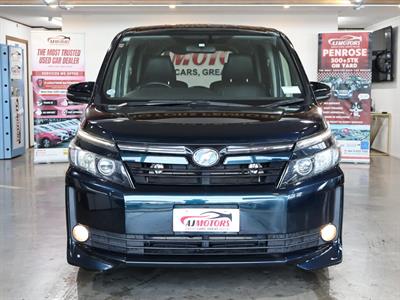 2014 Toyota Voxy - Thumbnail