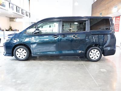 2014 Toyota Voxy - Thumbnail