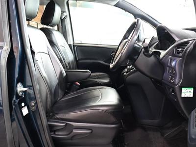 2014 Toyota Voxy - Thumbnail