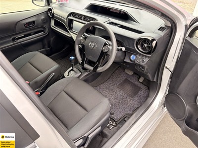 2017 Toyota Aqua - Thumbnail