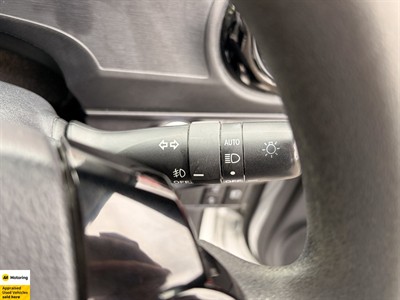 2017 Toyota Aqua - Thumbnail