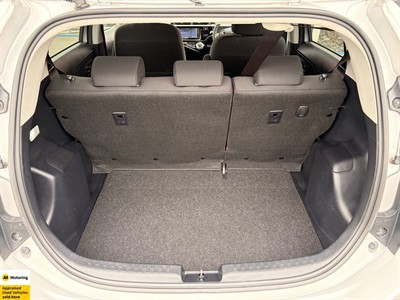 2017 Toyota Aqua - Thumbnail