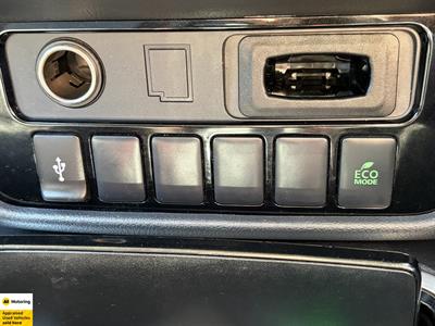 2021 Mitsubishi Outlander - Thumbnail