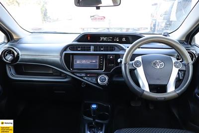 2015 Toyota Aqua - Thumbnail