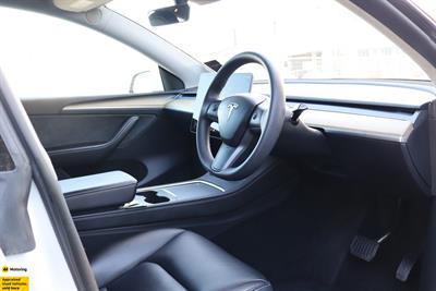 2022 Tesla Model Y - Thumbnail