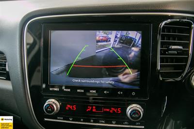 2022 Mitsubishi Outlander - Thumbnail