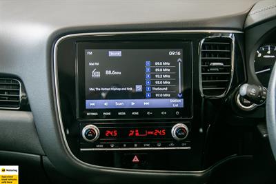 2022 Mitsubishi Outlander - Thumbnail