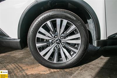 2022 Mitsubishi Outlander - Thumbnail