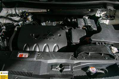 2022 Mitsubishi Outlander - Thumbnail