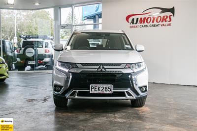 2022 Mitsubishi Outlander - Thumbnail