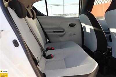 2015 Toyota Aqua - Thumbnail