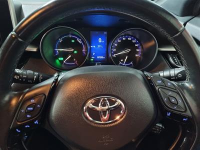 2017 Toyota C-HR - Thumbnail
