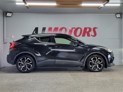 2017 Toyota C-HR - Thumbnail