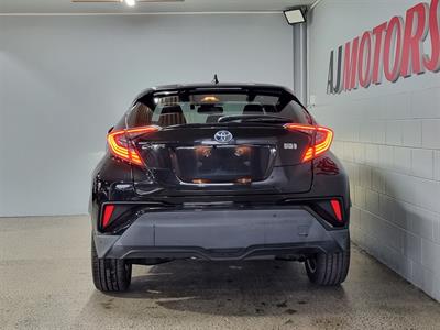 2017 Toyota C-HR - Thumbnail