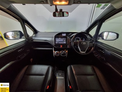 2015 Toyota Esquire - Thumbnail