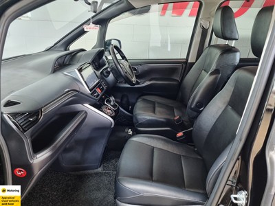 2015 Toyota Esquire - Thumbnail