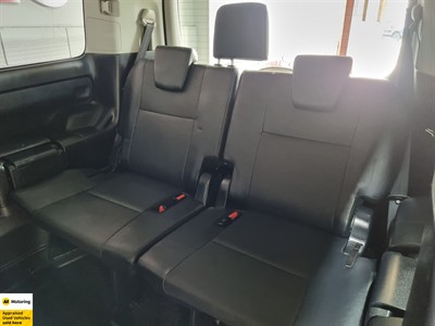 2015 Toyota Esquire - Thumbnail