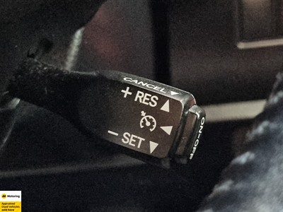 2015 Toyota Esquire - Thumbnail