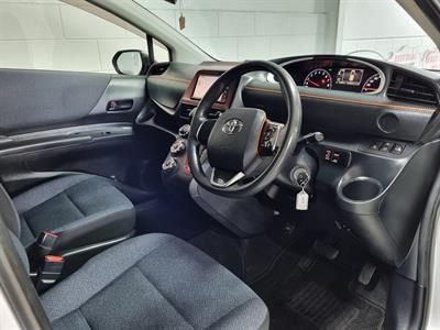 2017 Toyota Sienta - Thumbnail