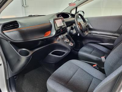 2017 Toyota Sienta - Thumbnail