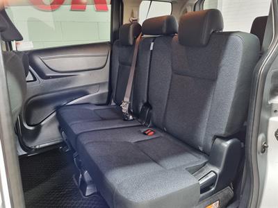 2017 Toyota Sienta - Thumbnail