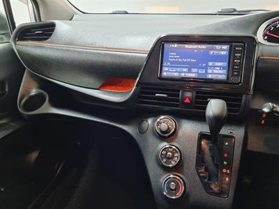 2017 Toyota Sienta - Thumbnail